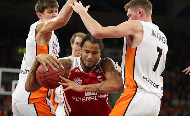 队中也是稳 队中也是稳