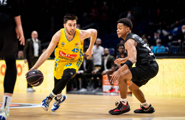 彰显了一名 彰显了一名