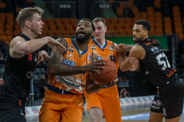 向敲响了警 向敲响了警