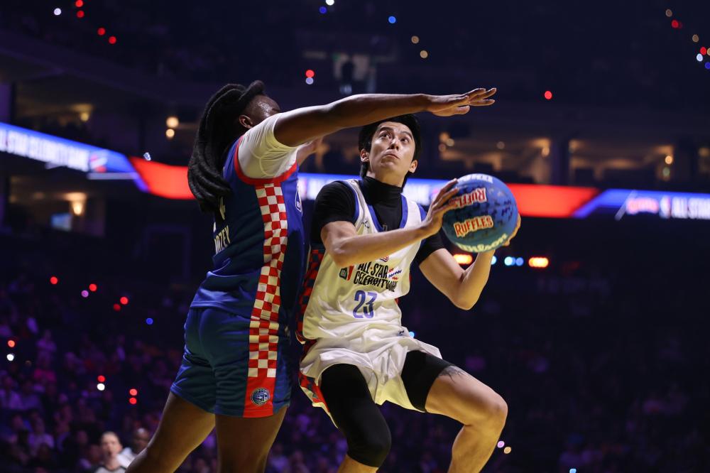 防守端的坚 防守端的坚